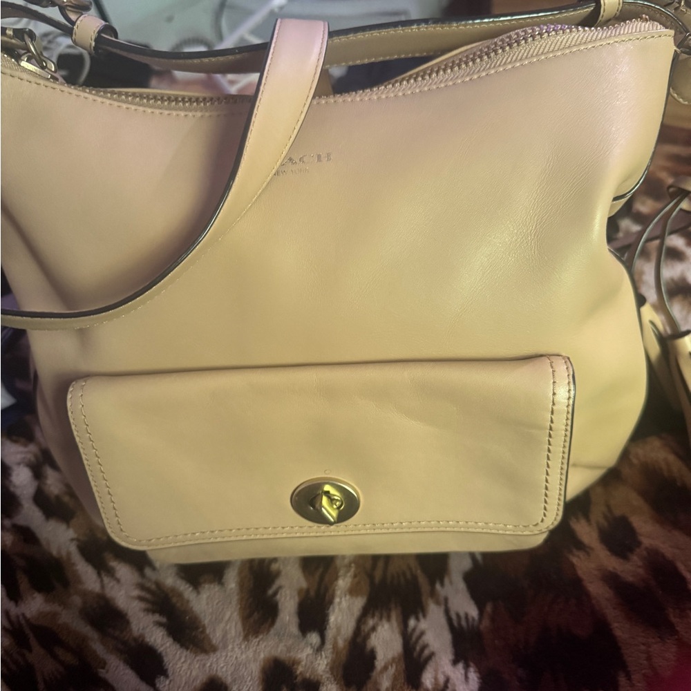 Coach Tan Leather Shoulder Bag with Gold Hardware - Picture 2 of 10